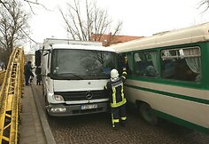 Autobuso ir sunkvežimio avarija &Scaron;ilutėje