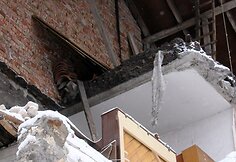 Sugriuvęs namas Vilniaus senamiestyje