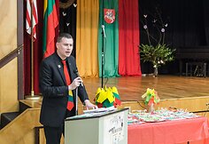 Lietuvių Fondo remiamą parodą pristatė organizacijosdabartinis atstovas Vakarų pakrantėje Laurynas R. Misevičius