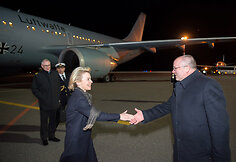 Į Lietuvą atskrido Vokietijos gynybos ministrė dr. Ursula von der Leyen  2015 m. balandžio 14 d. 