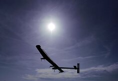 Saulės energija varomas lėktuvas