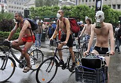 Nuogas protestas Briuselyje