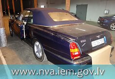Latvijos URM aukcione parduoda iš nusikaltėlių konfiskuotą kabrioletą „Bentley Azure“.