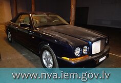 Latvijos URM aukcione parduoda iš nusikaltėlių konfiskuotą kabrioletą „Bentley Azure“.