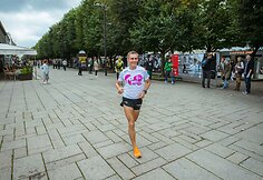 Eismo dalyvių lenktynės Kaune: maratonininkas prieš dviratį, autobusą ir automobilį