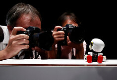 &bdquo;Toyota&ldquo; ketina pasiūlyti rinkoje puodelio dydžio &scaron;nekantį robotą vardu &bdquo;Kirobo Mini&ldquo;