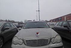 Pauliaus P.  kalėdi&scaron;kai papuo&scaron;tas &bdquo;Mercedes Benz&ldquo;