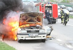 Vilniuje sudegė „Audi“