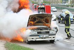 Vilniuje sudegė „Audi“