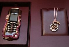 &bdquo;Vertu&ldquo; pristatė naują riboto leidimo kolekciją &bdquo;Signature Cobra&ldquo;