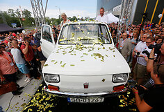 Tomas Hanksas gavo dovaną &ndash; i&scaron;skirtinį &bdquo;Fiat 126p&ldquo;, atnaujintą už 8500 zlotų