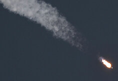 &bdquo;SpaceX&ldquo; sėkmingai paleido ir nutupdė jau panaudotą raketą