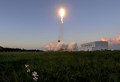 &bdquo;SpaceX&ldquo; sėkmingai paleido ir nutupdė jau panaudotą raketą