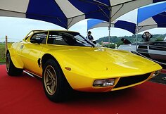 Lancia Stratos &ndash; vienas i&scaron; didžiausių automobilių istorijos herojų taip pat ne&scaron;iojo paslepiamus žibintus. (contri, Wikimedia(CC BY-SA 2.0)