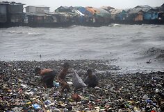 Filipinus nusiaubė taifūnas „Nanmadol“