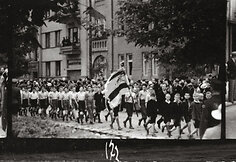 J. Miežlai&scaron;kis. Vaikų paradas Laisvės alėjoje. Kaunas.1935 m.