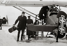 J. Miežlai&scaron;kis. Lietuvos aviacijos &scaron;iokiadieniai. Aleksotas, Kaunas. 1935 m. (LCVA).