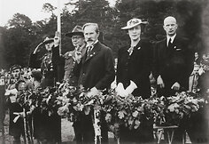 J. Miežlai&scaron;kis. Skautų paradą stebi gen. S. Ra&scaron;tikis, skautų &scaron;efo pavaduotojas J.Alekna, prez . A. Smetona, Sofija Smetonienė, &scaron;vietimo ministas J.Tonkūnas. Kaunas 1938 m. (LCVA).
