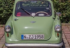 Z&uuml;ndapp Janus nuo Delta prototipo &scaron;iek tiek skyrėsi didesniais stikliais, ry&scaron;kesniu bamperiu, į &scaron;oną atsidarančiomis durimis, ry&scaron;kesniais sparnai. (Ermell, Wikimedia(CC BY-SA 4.0)