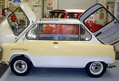 Ar greitai pažvelgę pasakytumėte, kurioje pusėje &scaron;io automobilio priekis? (The Bruce Weiner Microcar Museum, Wikimedia(CC BY 2.5)