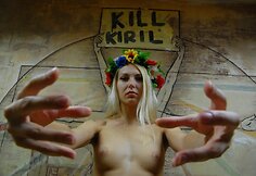 &bdquo;Femen&ldquo; aktyvistės nepraleido progos surengti i&scaron;puolį prie&scaron; patriarchą Kirilą.