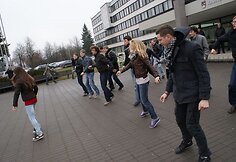 Studentai neįprastu būdu reklamavo savo renginį „Barų vakaras“.