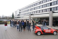 Studentai neįprastu būdu reklamavo savo renginį „Barų vakaras“.
