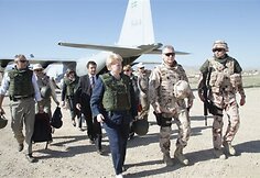 Dalia Grybauskaitė su Lietuvos kariais.