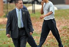 Barackas Obama krep&scaron;inio aik&scaron;telę paliko prakirsta lūpa.