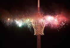 Vilniaus televizijos bok&scaron;tas pasipuo&scaron;ė milžini&scaron;ku krep&scaron;iu.