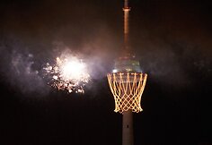 Vilniaus televizijos bok&scaron;tas pasipuo&scaron;ė milžini&scaron;ku krep&scaron;iu.
