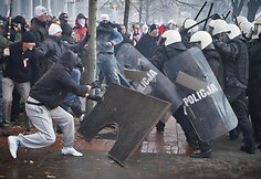 Riaušininkų ir policijos susidūrimas