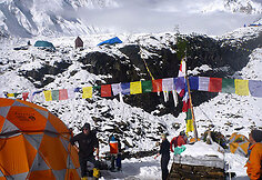 Žvilgsnis į Manaslu i&scaron; bazinės stovyklos