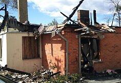 Sudegęs pastatas praėjus kelioms dienoms po gaisro