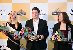 &bdquo;Operos &scaron;vyturių&ldquo; laureatai Inga Cibulskytė, Merūnas Vitulskis ir Sandra Janu&scaron;aitė