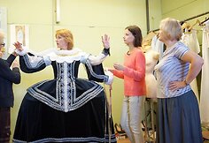 R.&Scaron;ilinskaitė, A.Kuzmickaitė ir siuvėjos