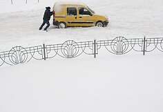 Ukrainoje gausiai prisnigus, paskelbta ypatingoji padėtis.