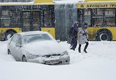Ukrainoje gausiai prisnigus, paskelbta ypatingoji padėtis.