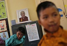 Kinijos tibetiečiai tyliai paminėjo Dalai Lamos gimtadienį.
