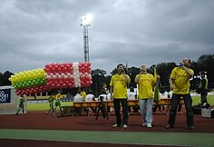 Stadiono publiką apšildė „16Hz“.