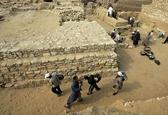 Archeologai dirba