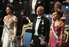 Švedijos karališkoji šeimyna: karalienė Silvija, karalius Karlas Gustafas ir princesė Viktorija