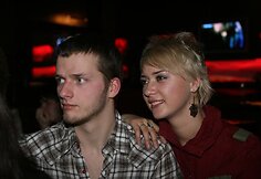 Kažin į ką taip įsistebeilijo muzikantė Ramunė Vy&scaron;niauskaitė ir jos draugas?