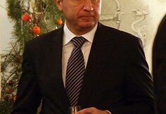 Ministras pirmininkas Andrius Kubilius randa laiko ne tik darbui Seime, bet ir šventinei šampano taurei.
