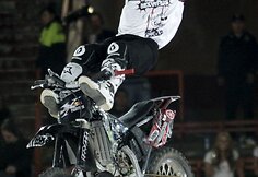 Japonas Eigo Sato moka ir taip.