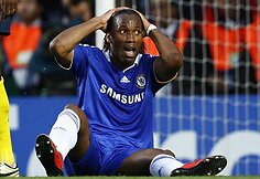 D.Drogba nesulaukė jo nuomone nuo trijų iki šešių 11 metrų baudinių į katalonų vartus
