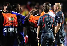 D.Drogba nuo rimtesnių veiksmų teisėjo atžvilgiu sulaikė tik apsauga