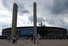Stadione ir šalia jo