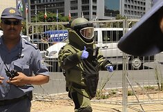 Policija aptvėrė pastatą ir ie&scaron;kojo bombos