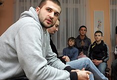 Kleiza padovanojo vaikams suvenyrų ir pabendravo